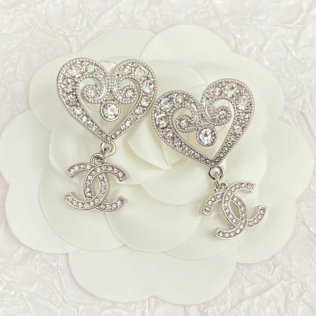 Platinum hollow crystal heart-shaped earrings EHA394