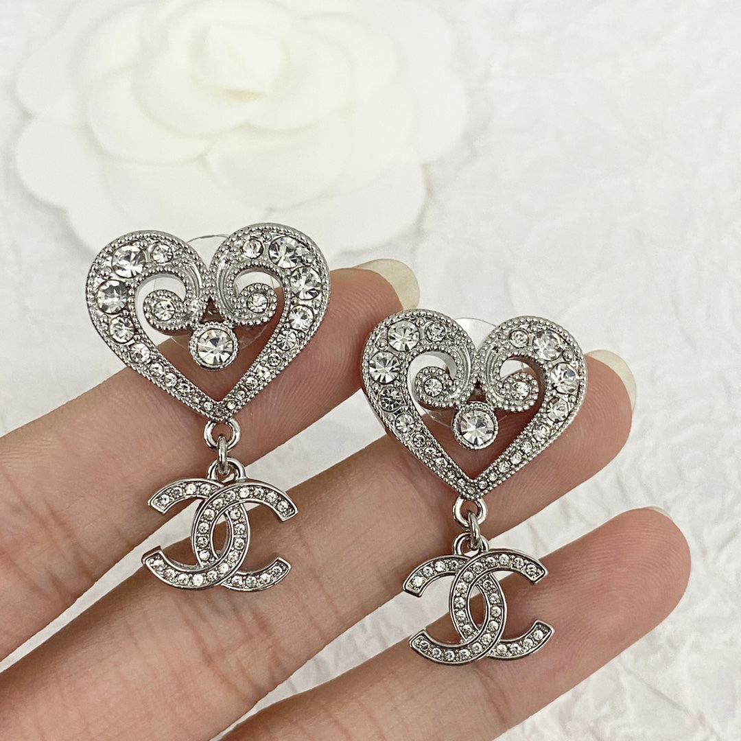 Platinum hollow crystal heart-shaped earrings EHA394