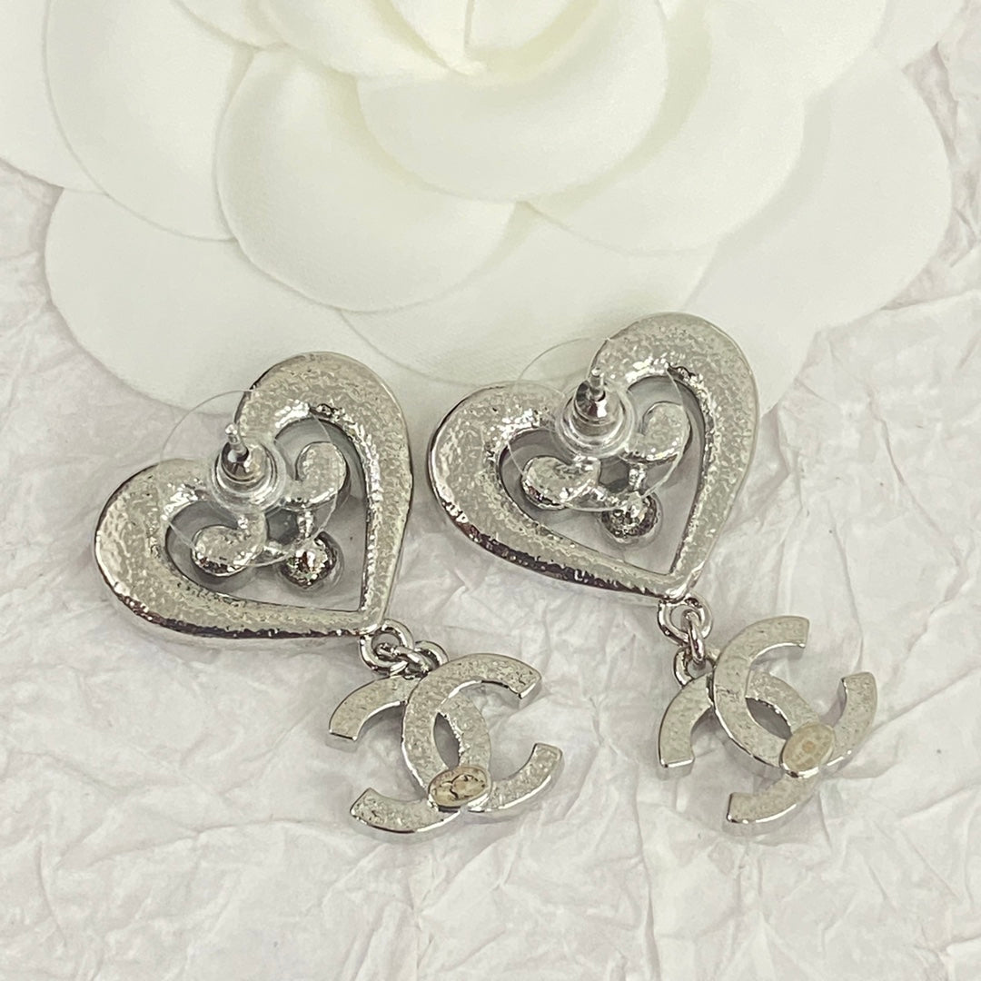 Platinum hollow crystal heart-shaped earrings EHA394