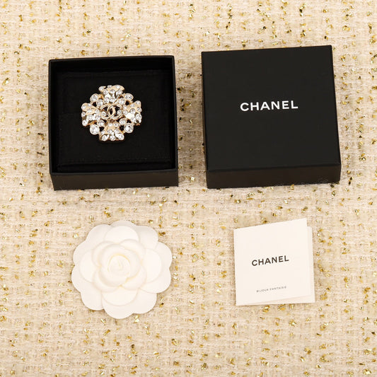 cha round silver brooch xza40