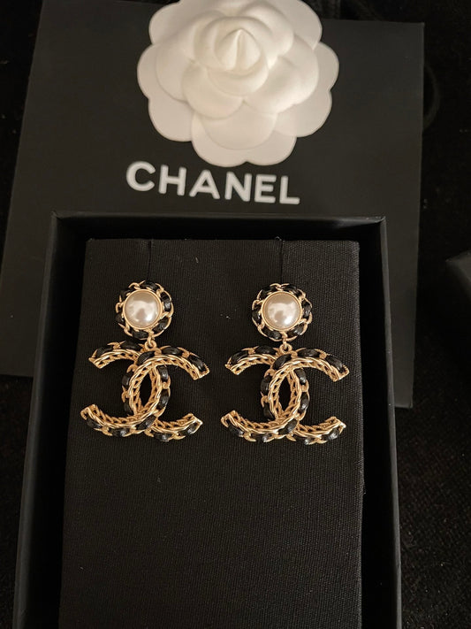 double c black skin yellow gold earrings eha593