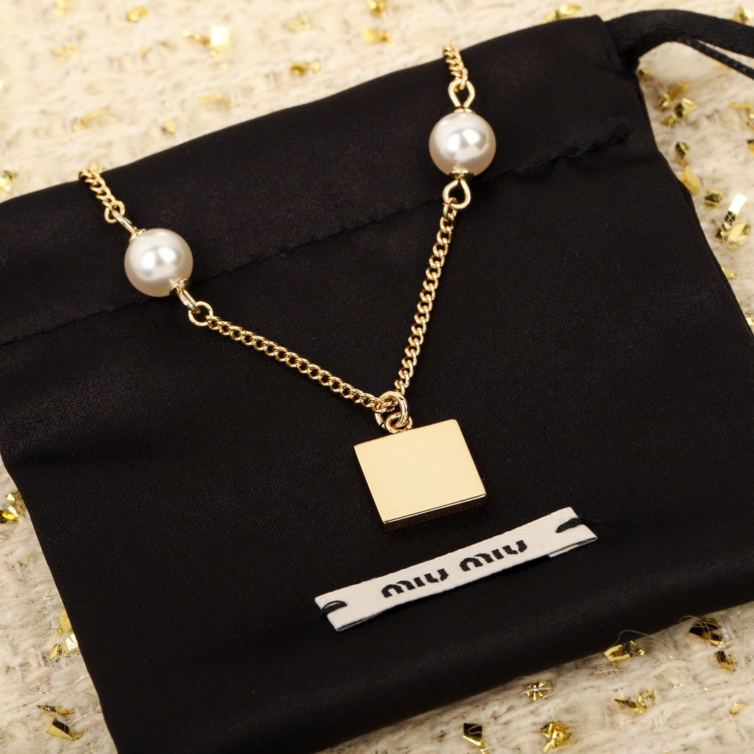 Square Pearl Yellow Gold Necklace XLA350