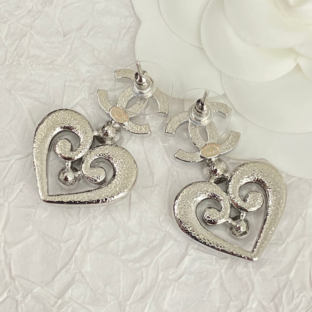 hollow crystal heart shaped double c silver earrings eha536
