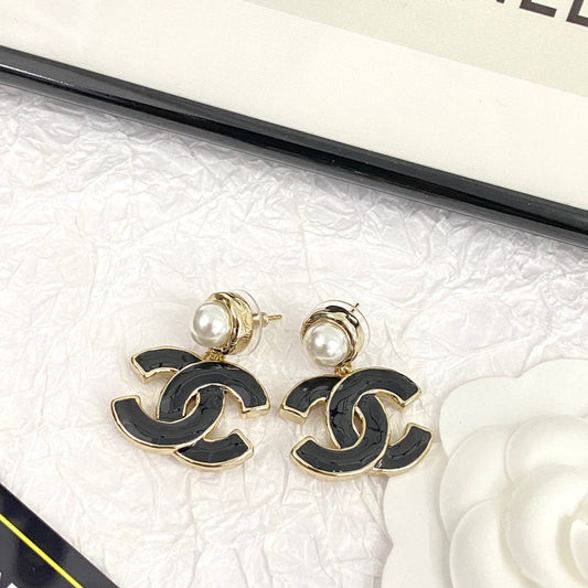 CHA enamel black gold double c earrings EHA520