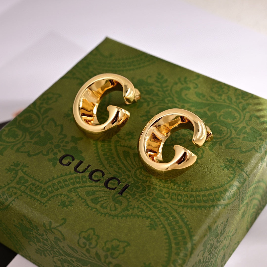 gg personality curved yellow gold earrings eha647