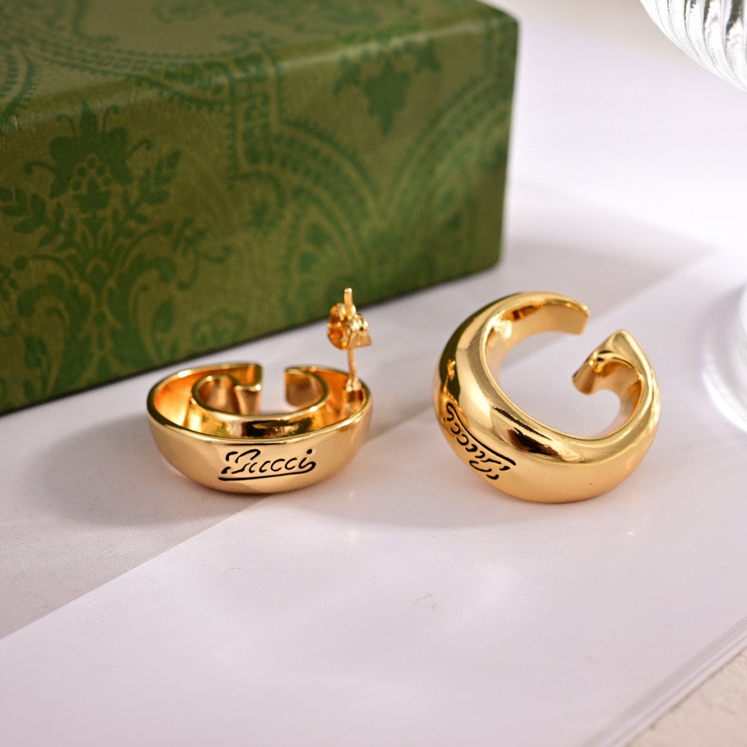 gg personality curved yellow gold earrings eha647