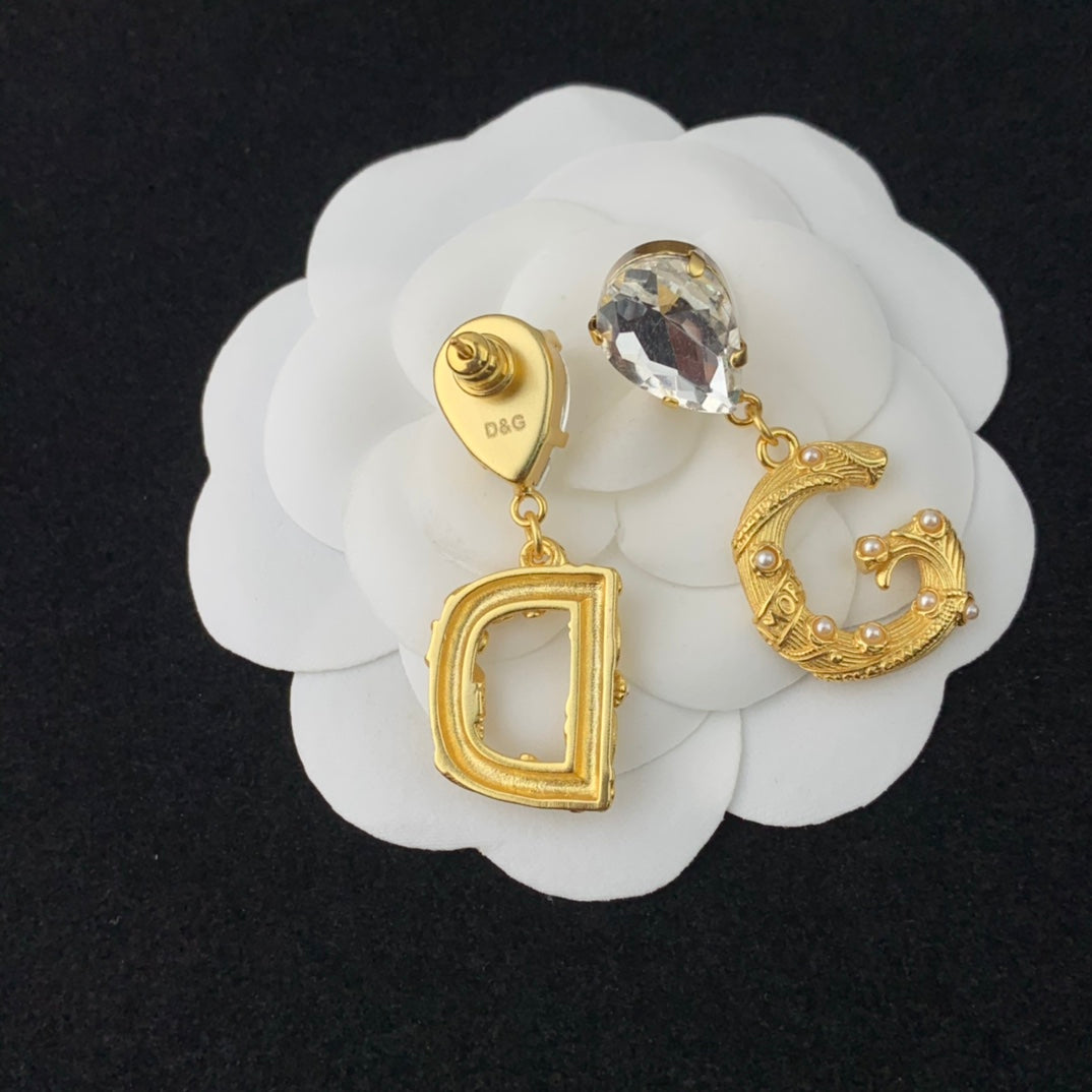 dg zircon hanging letter gold earrings eha503