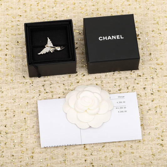 cha zou ju xiao hua double c brooch xza37