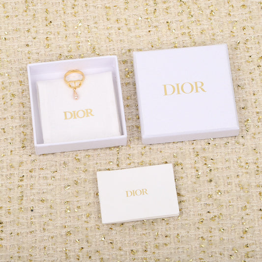 cd letter hanging droplet pearl ring jza186