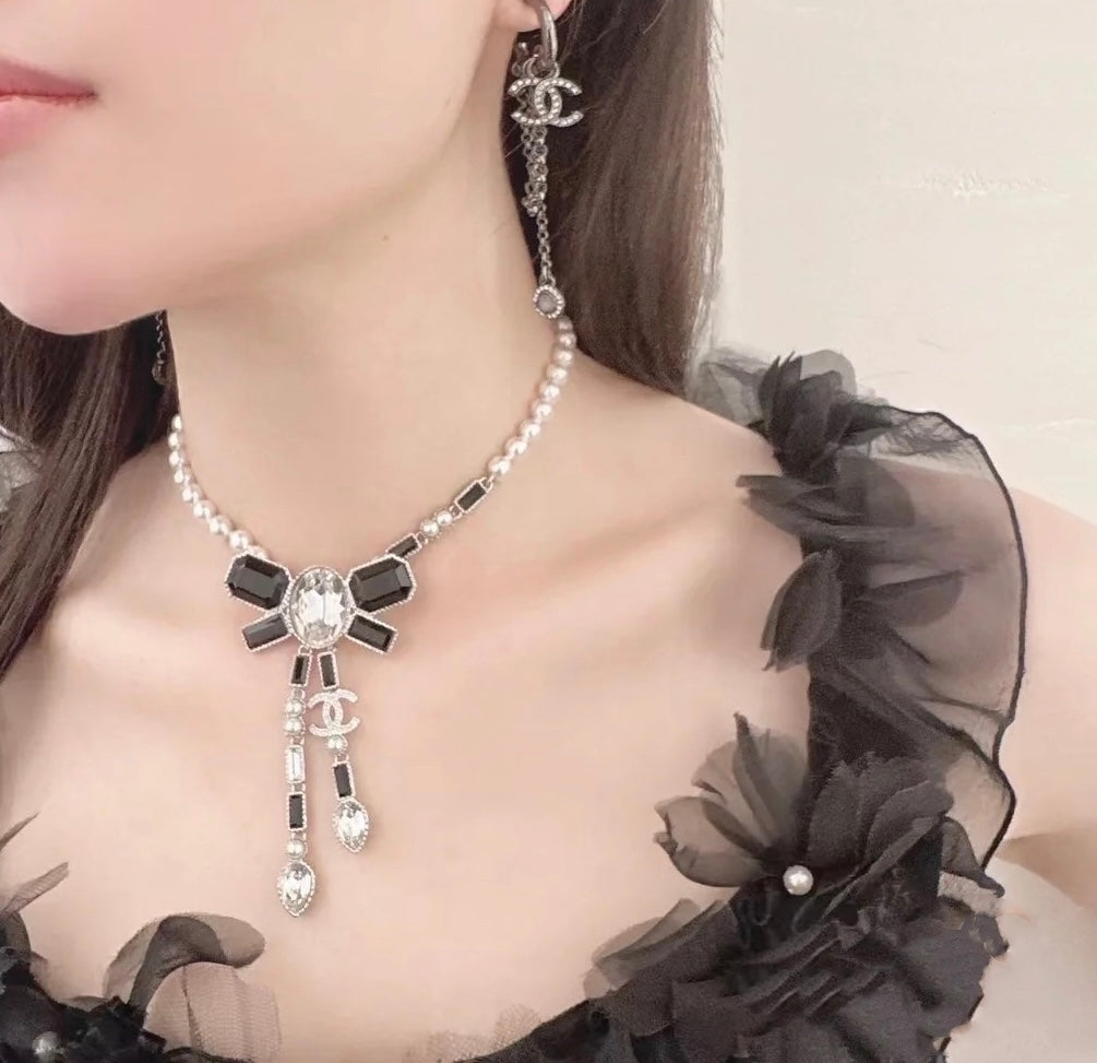 Black and white bow pearl tassel necklace XLA376