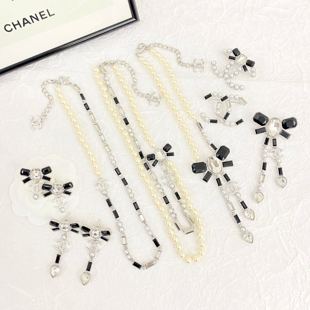 Black and white bow pearl tassel necklace XLA376