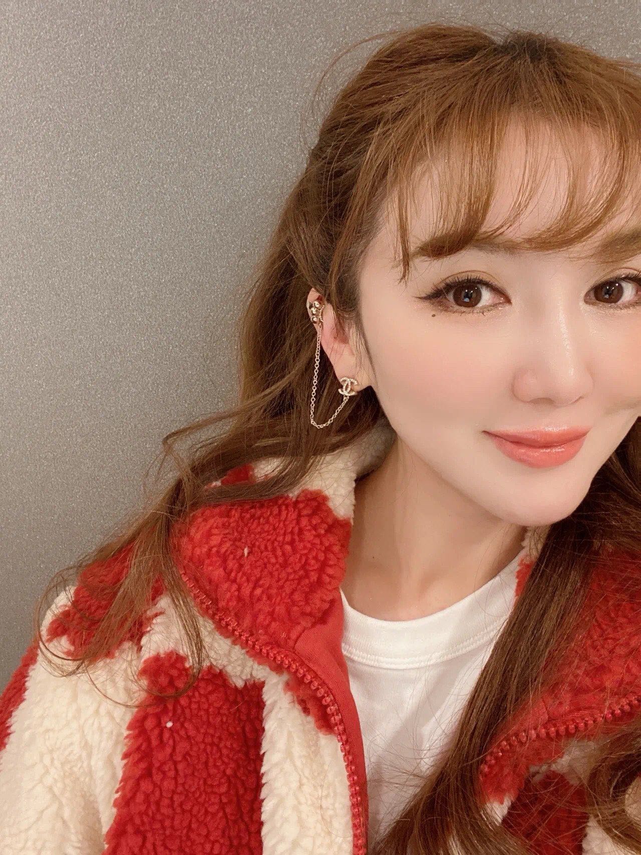 double c studded asymmetric tassel earrings eha558
