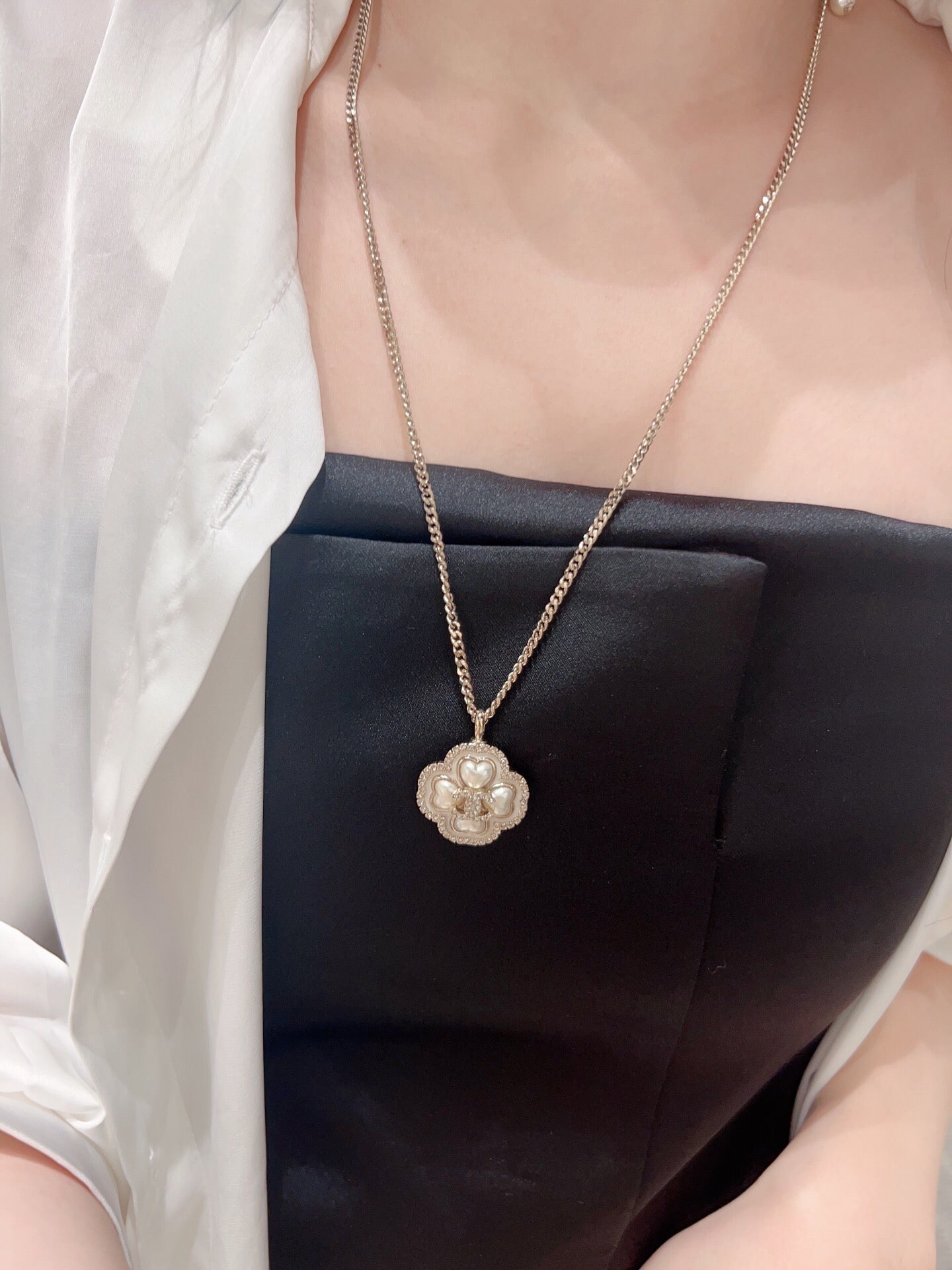 Clover Pearl Diamond Necklace XLA389