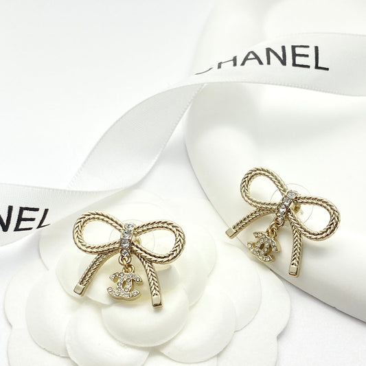 inverted triangular chain bow yellow gold earrings eha622
