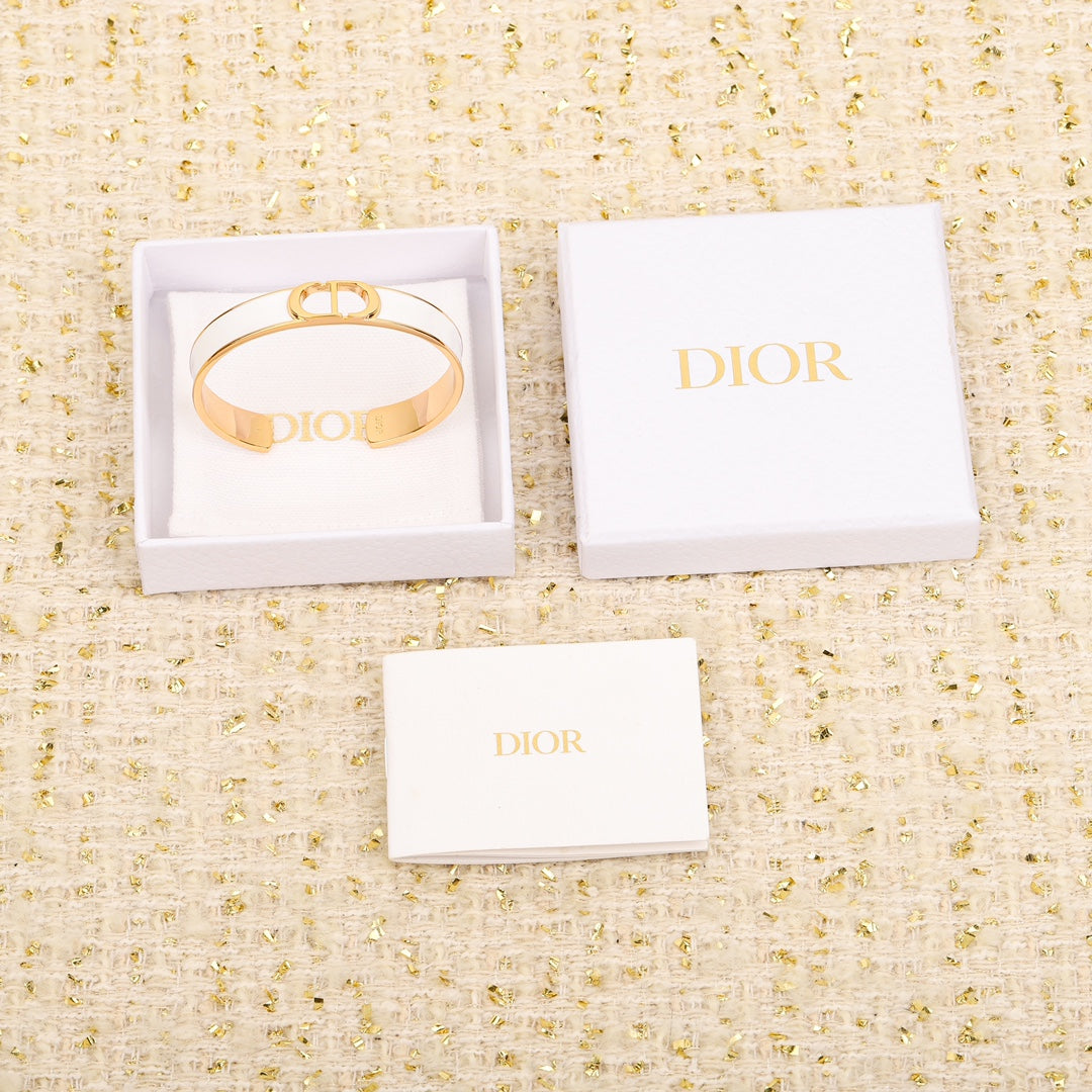 DO letter opening yellow gold bracelet SLA174