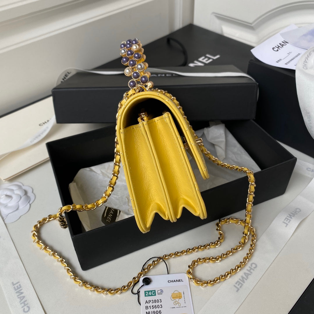 19CM woc pearl yellow relief double C handbag Ap3803