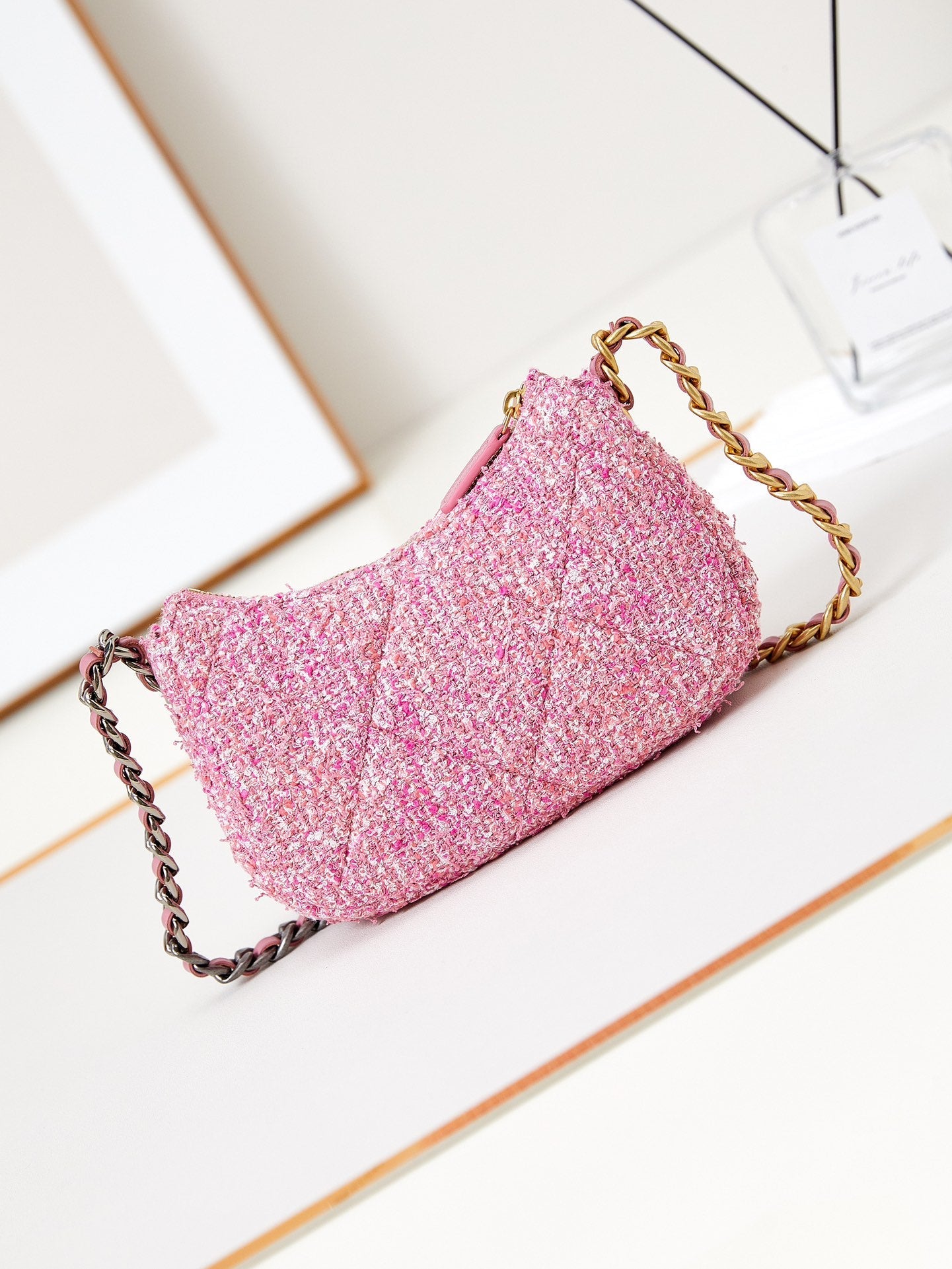 CHA 13CM Pink 24p Hoho Underarm Bag AP3763