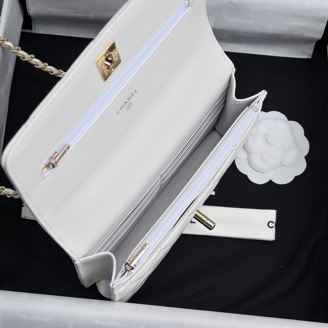 19CM white sheepskin with diamond crossbody handbag AP4042