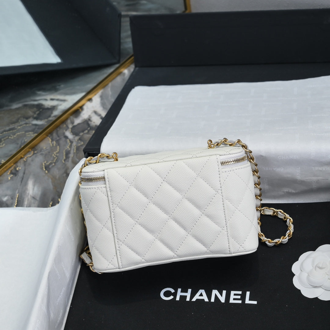 CHA 17CM white chain box shoulder bag AP3478