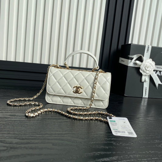 18.5CM 24B Trendy CC White Handheld Crossbody Bag Ap4184