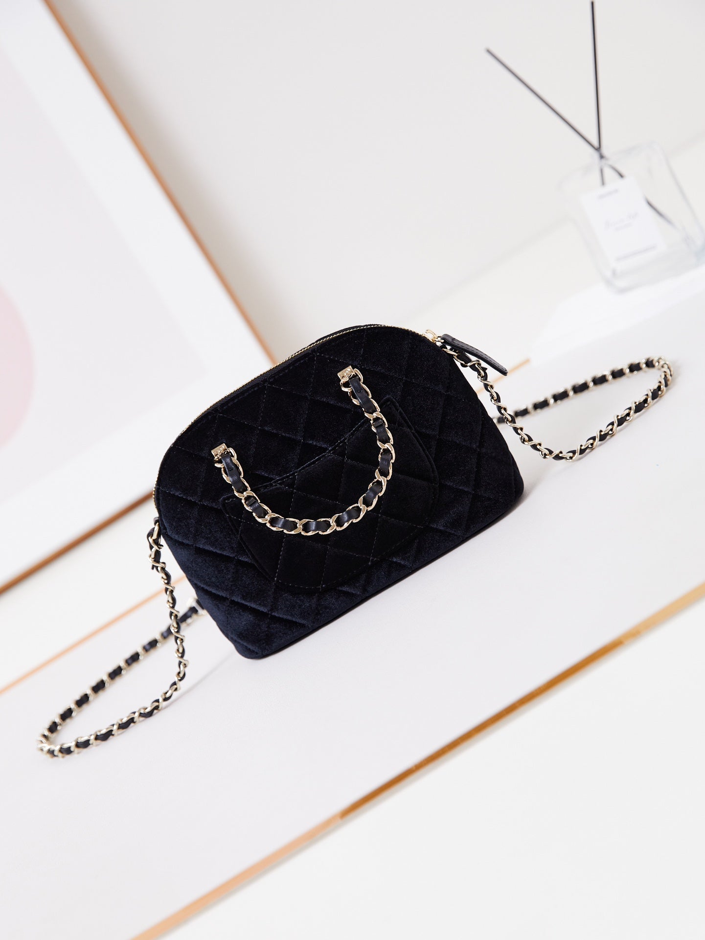 CHA 15CM black shell carrying crossbody bag AS5130