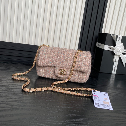 CHA 20CM Pink Diagonal Cross Shoulder Bag A69900