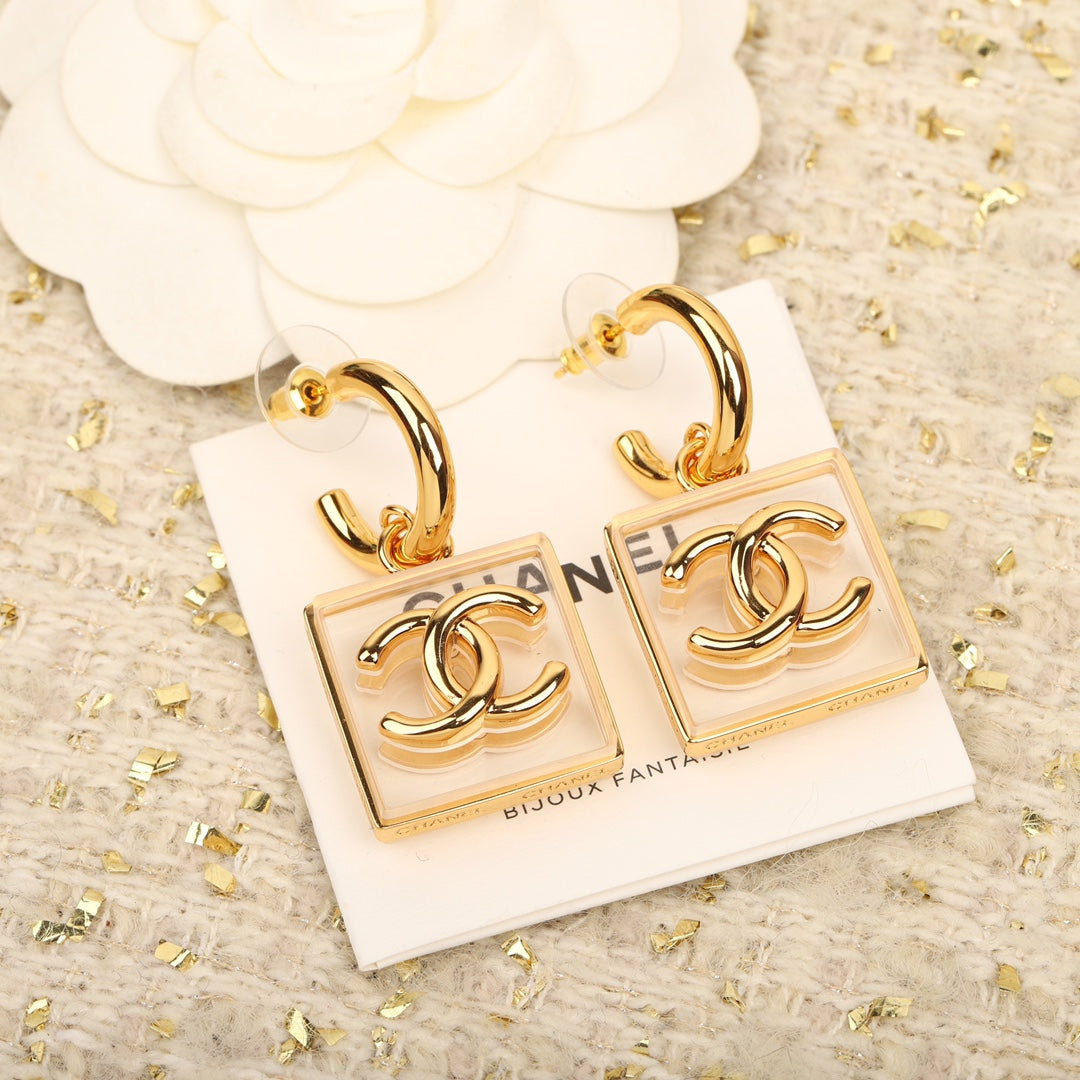 Yellow gold square double C earrings EHA707