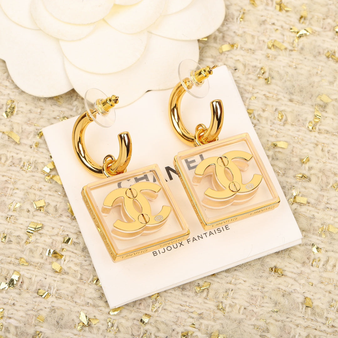 Yellow gold square double C earrings EHA707