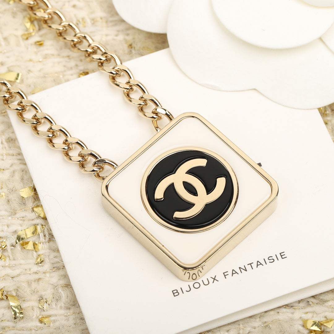 CHA Square Yellow Gold Necklace XLA431