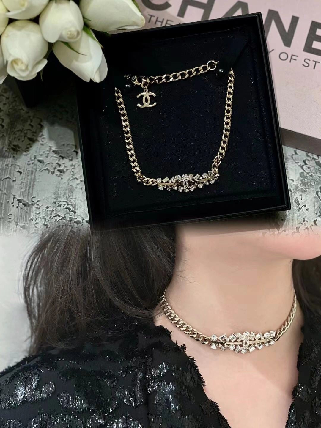 Double C shaped diamond choker necklace XLA447