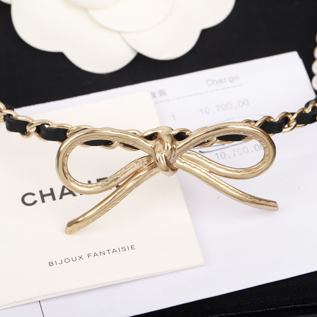 Bow wearing leather choker necklace XLA469