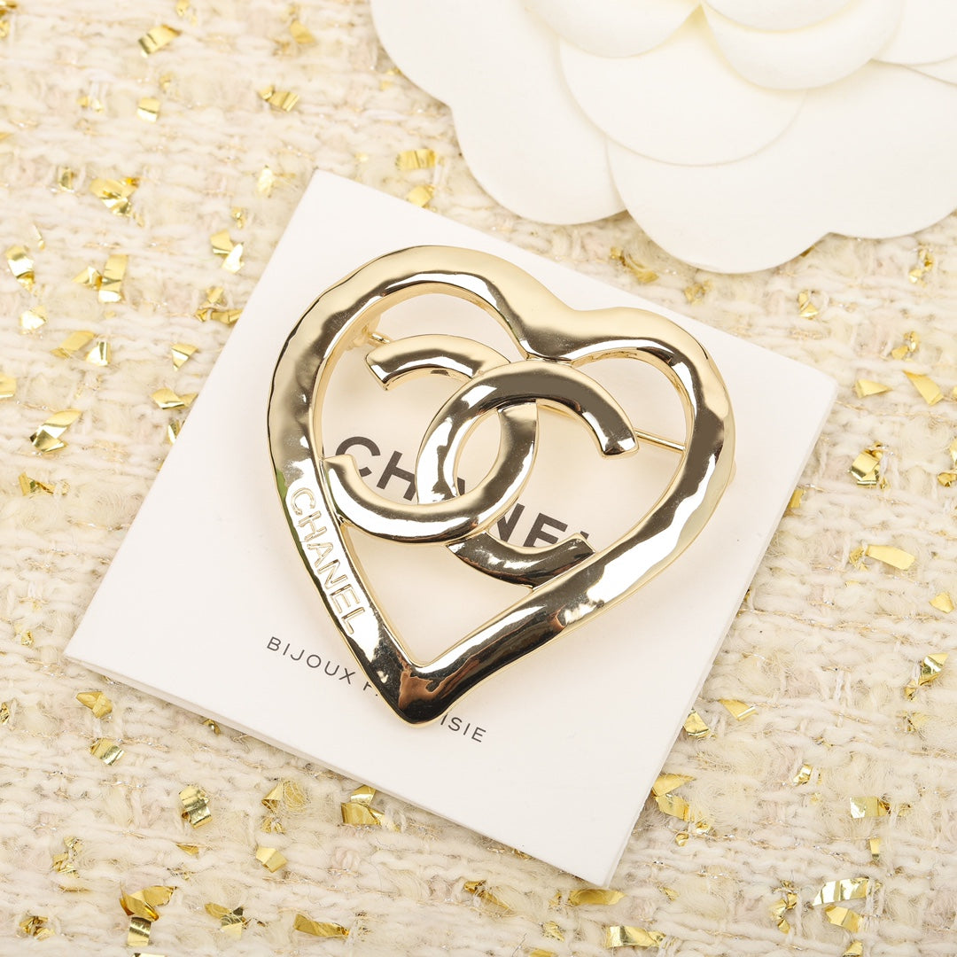 CHA big heart yellow gold brooch XZA50