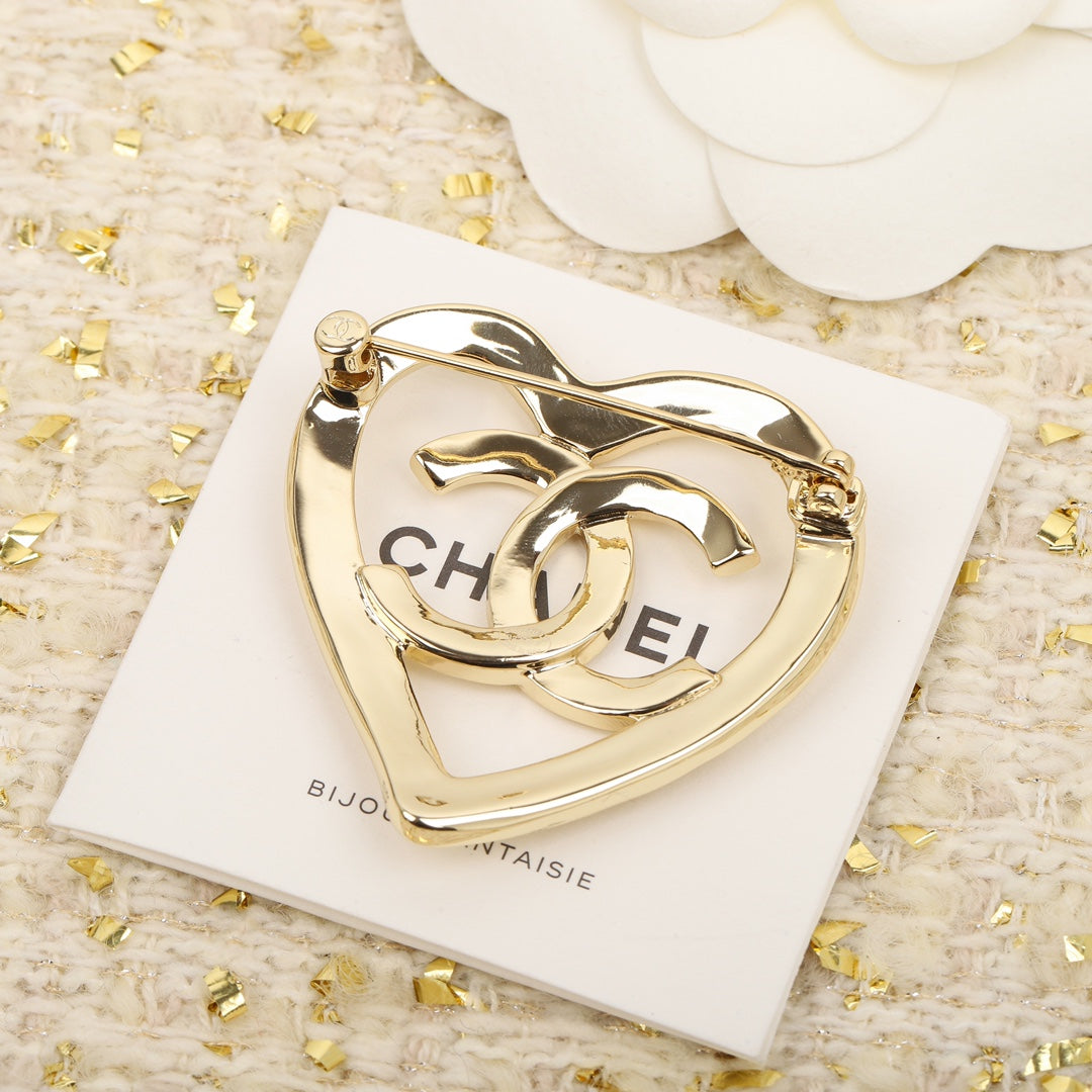 CHA big heart yellow gold brooch XZA50