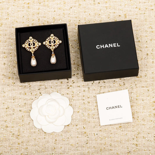 CHA Double C Pearl Earrings EHA701