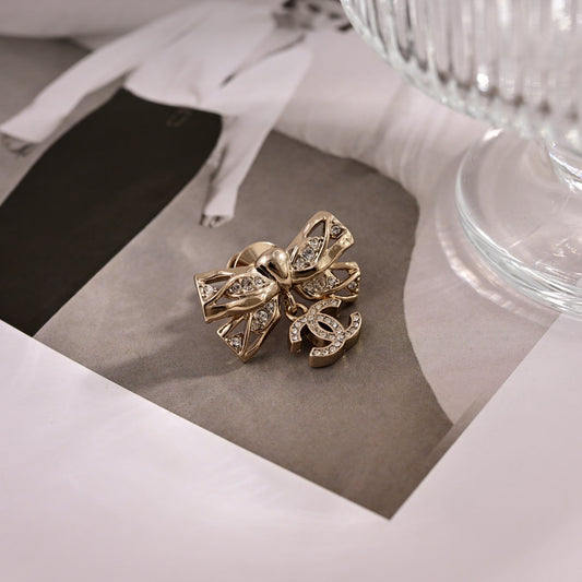 cha double c bow brooch xza57