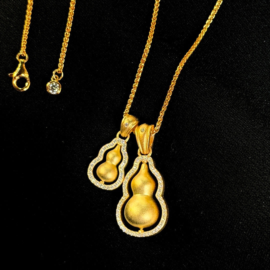 Yellow gold frosted double gourd necklace XLA472