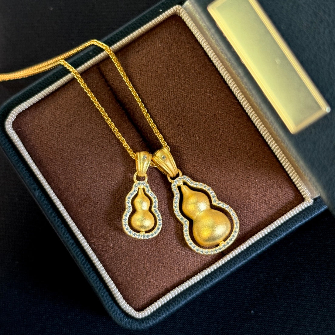 Yellow gold frosted double gourd necklace XLA472