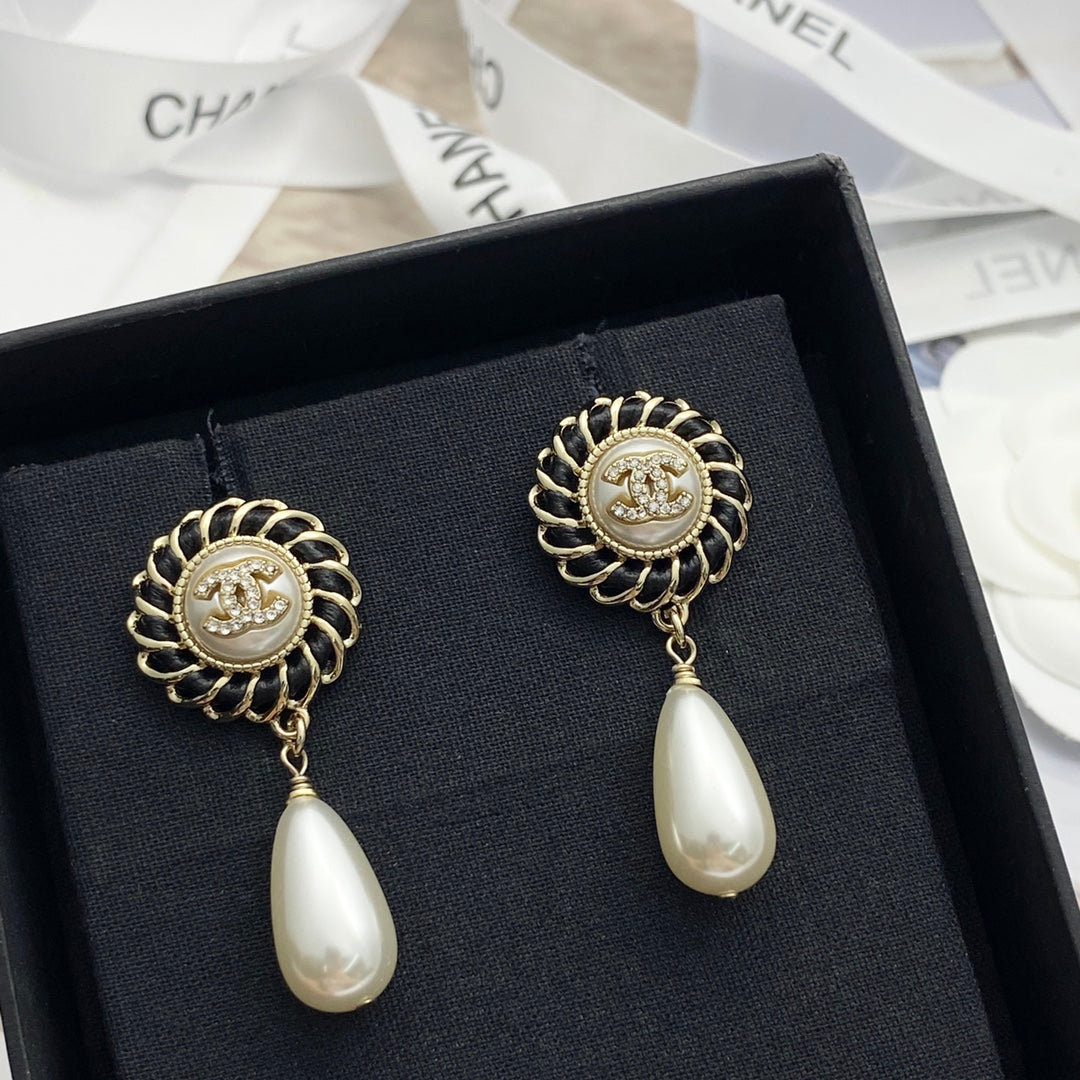 CHA Waterdrop Round Pearl Black Leather Earrings EHA756