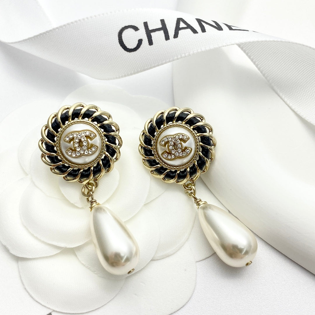 CHA Waterdrop Round Pearl Black Leather Earrings EHA756