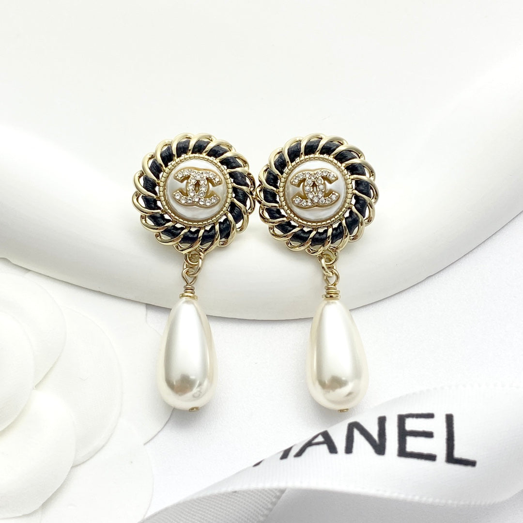 CHA Waterdrop Round Pearl Black Leather Earrings EHA756