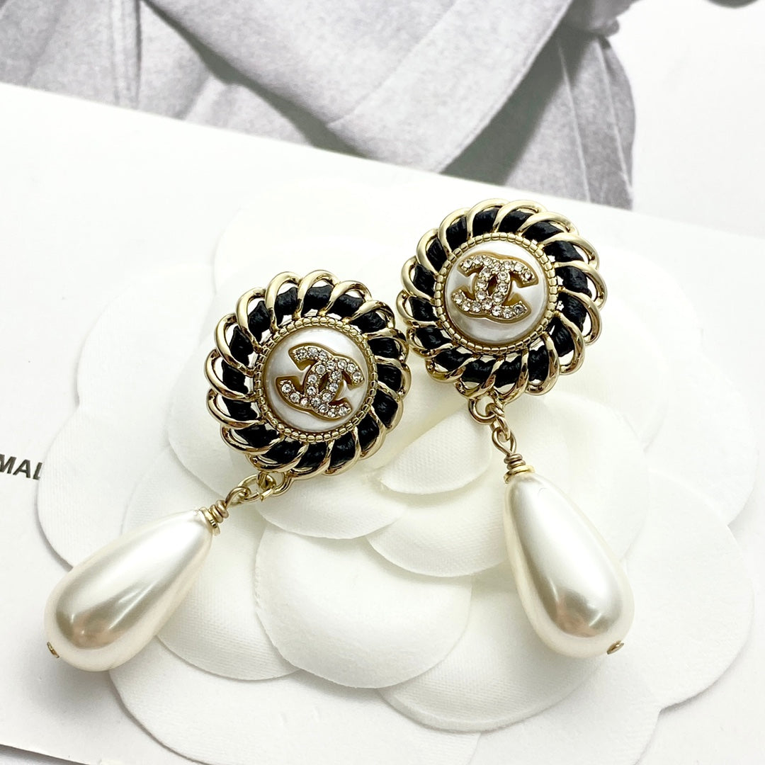 CHA Waterdrop Round Pearl Black Leather Earrings EHA756