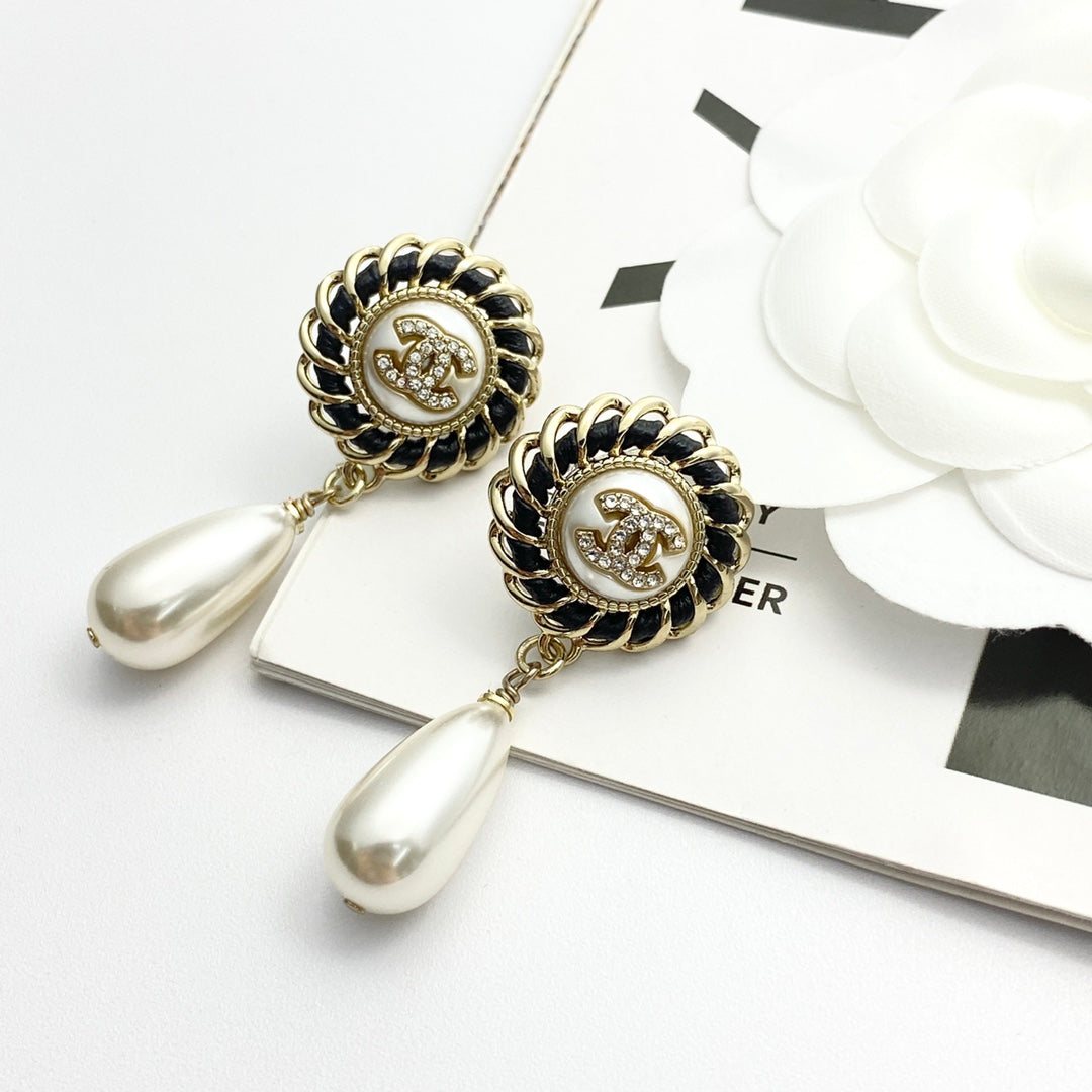 CHA Waterdrop Round Pearl Black Leather Earrings EHA756