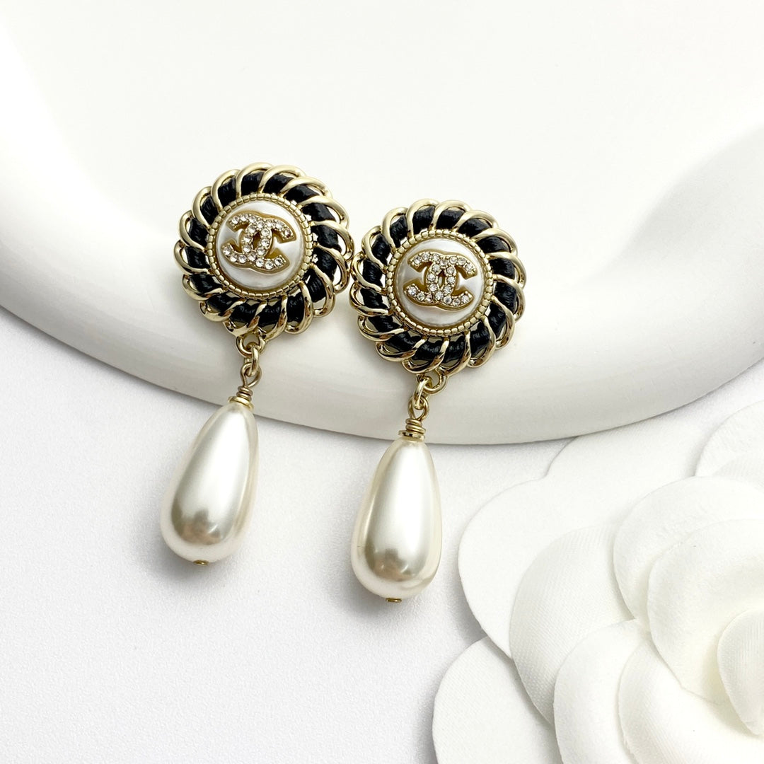 CHA Waterdrop Round Pearl Black Leather Earrings EHA756