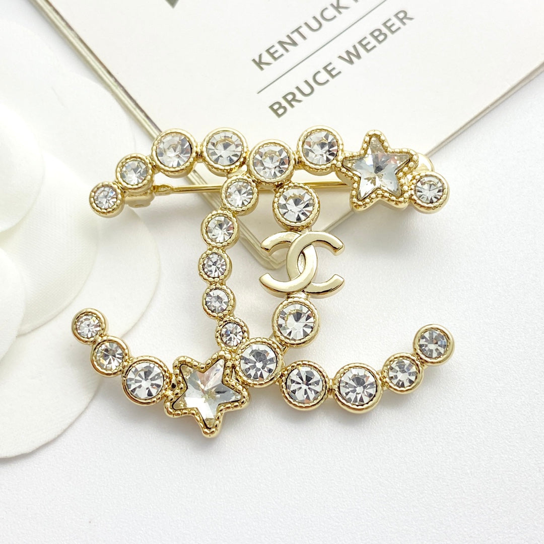 Round crystal diamond star gold double c brooch XZA59