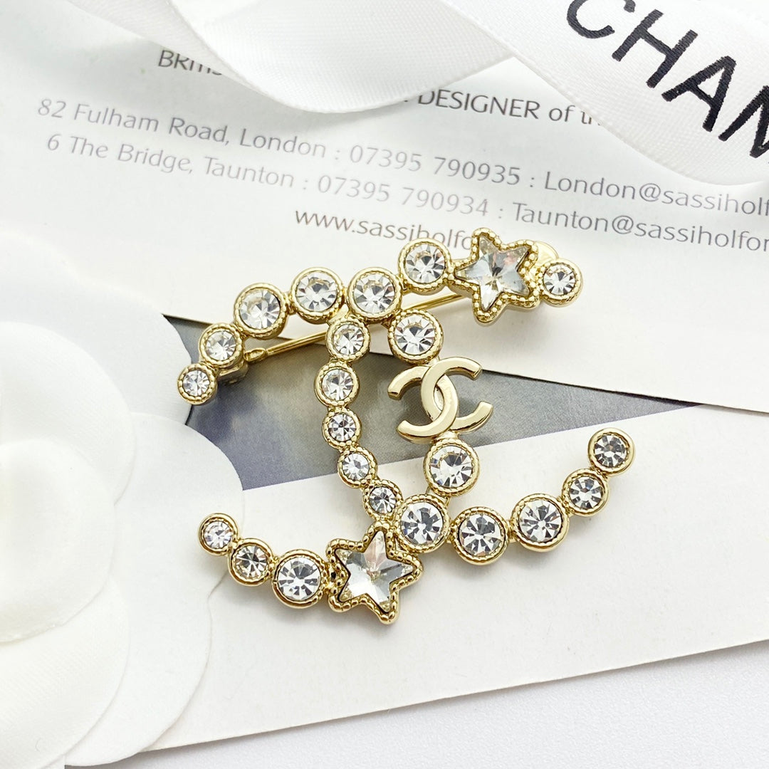 Round crystal diamond star gold double c brooch XZA59