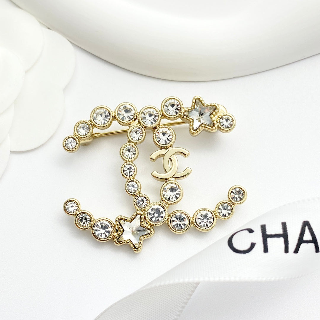 Round crystal diamond star gold double c brooch XZA59