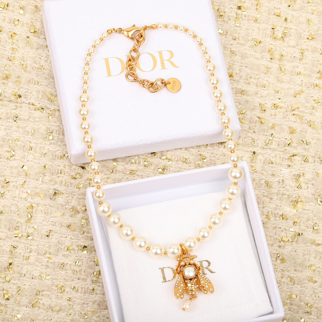 DO letter bee pearl necklace XLA434