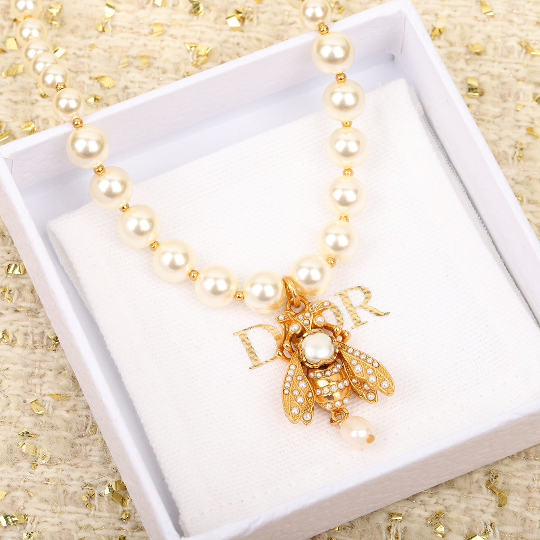 DO letter bee pearl necklace XLA434