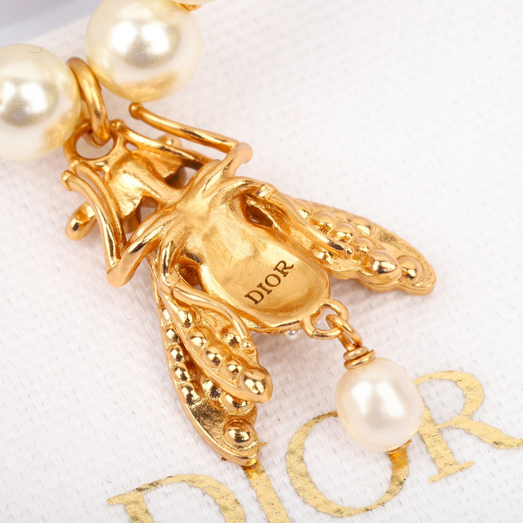 DO letter bee pearl necklace XLA434