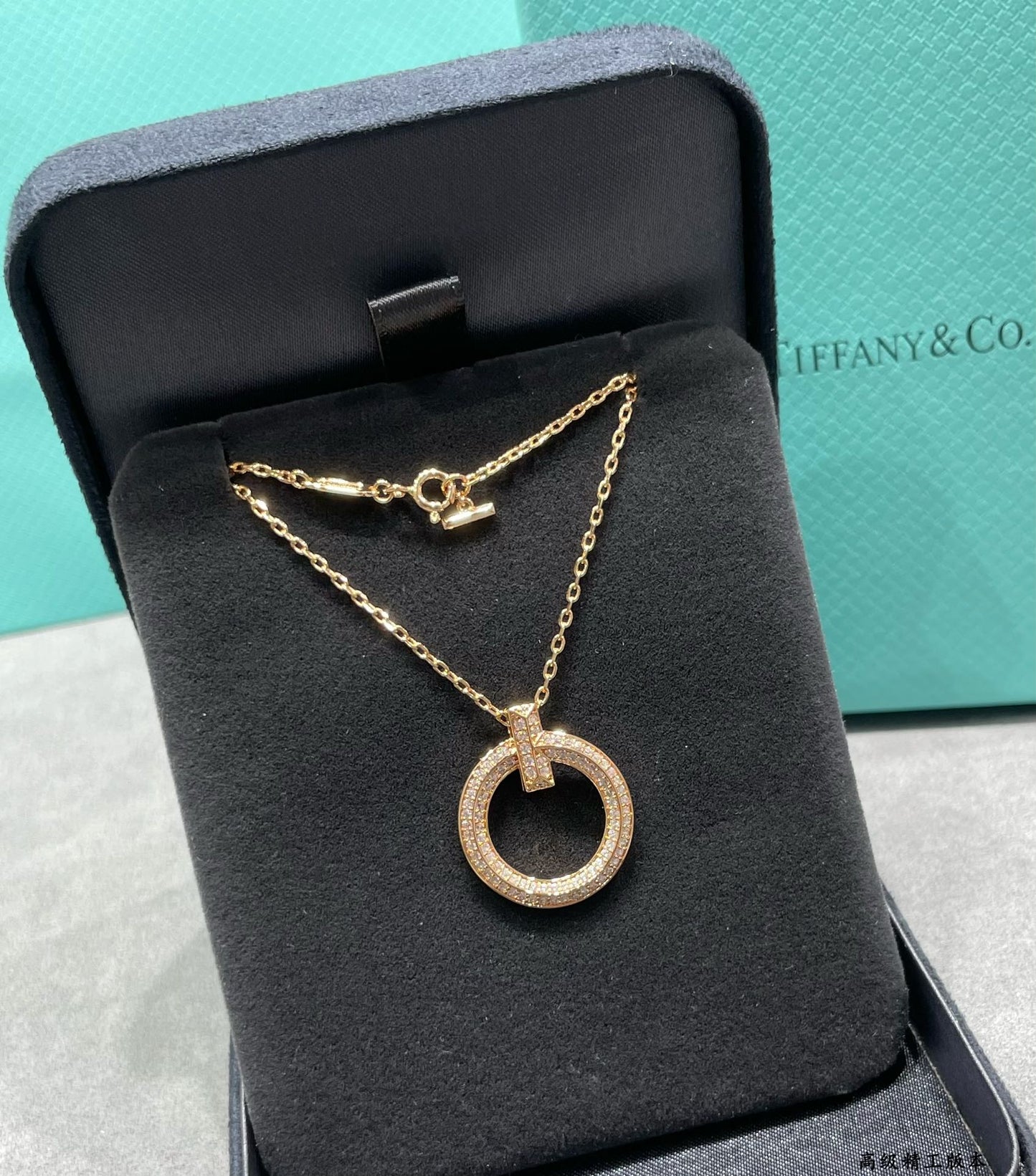 T1 narrow circular yellow gold necklace XLA456